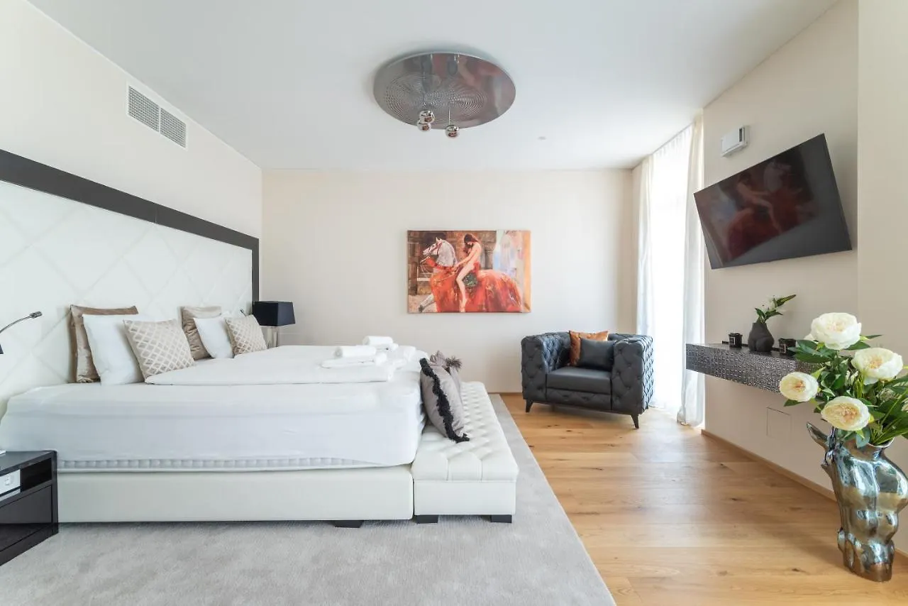 Exclusive 2Br Skyline Penthouse By Hm Lägenhet Wien